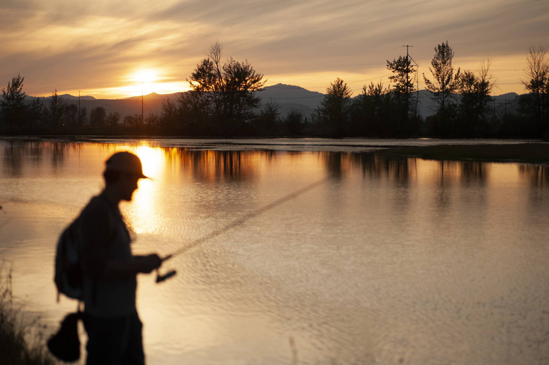 who sings fishing in the dark who sings fishing in the dark